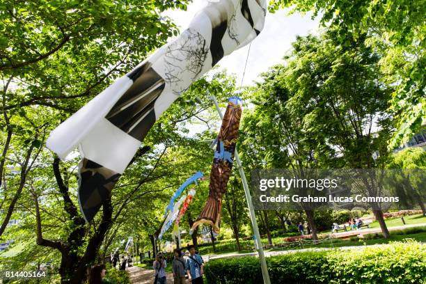 during golden week 2017 tokyo mid town garden was decorated with koinobori - japanese carp shaped wind socks - ゴールデンウィーク ストックフォトと画像