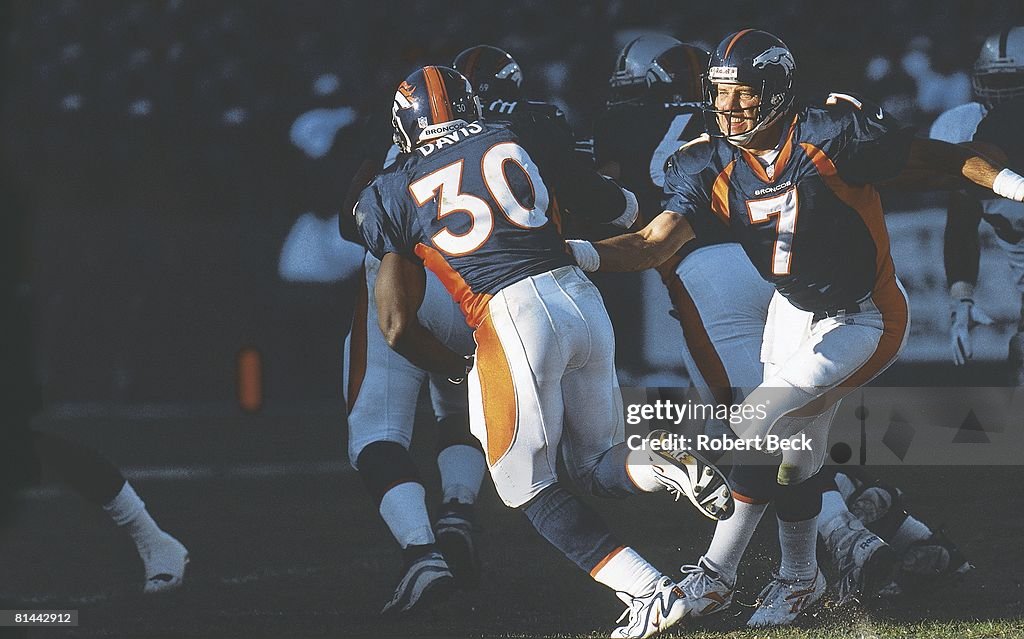 Denver Broncos QB John Elway and Terrell Davis in action vs Oakland