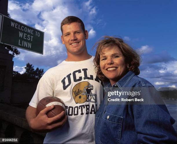 Coll, Football: Portrait of UCLA QB Cade McNown and mom Vicki McNown, West Linn, OR 6/24/1998