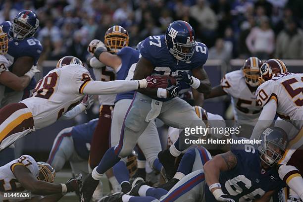 Football: New York Giants Brandon Jacobs in action, rushing vs Washington Redskins, East Rutherford, NJ