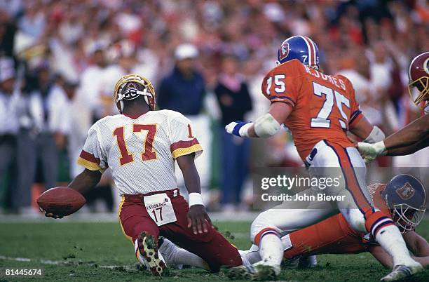 Football: Super Bowl XXII, Washington Redskins QB Doug Williams with injury, knee hyperextension during game vs Denver Broncos, San Diego, CA...