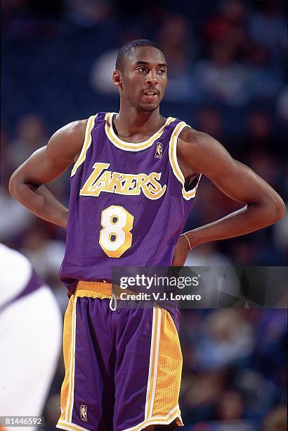 Basketball: Los Angeles Lakers Kobe Bryant on court during game vs Phoenix Suns, Phoenix, AZ
