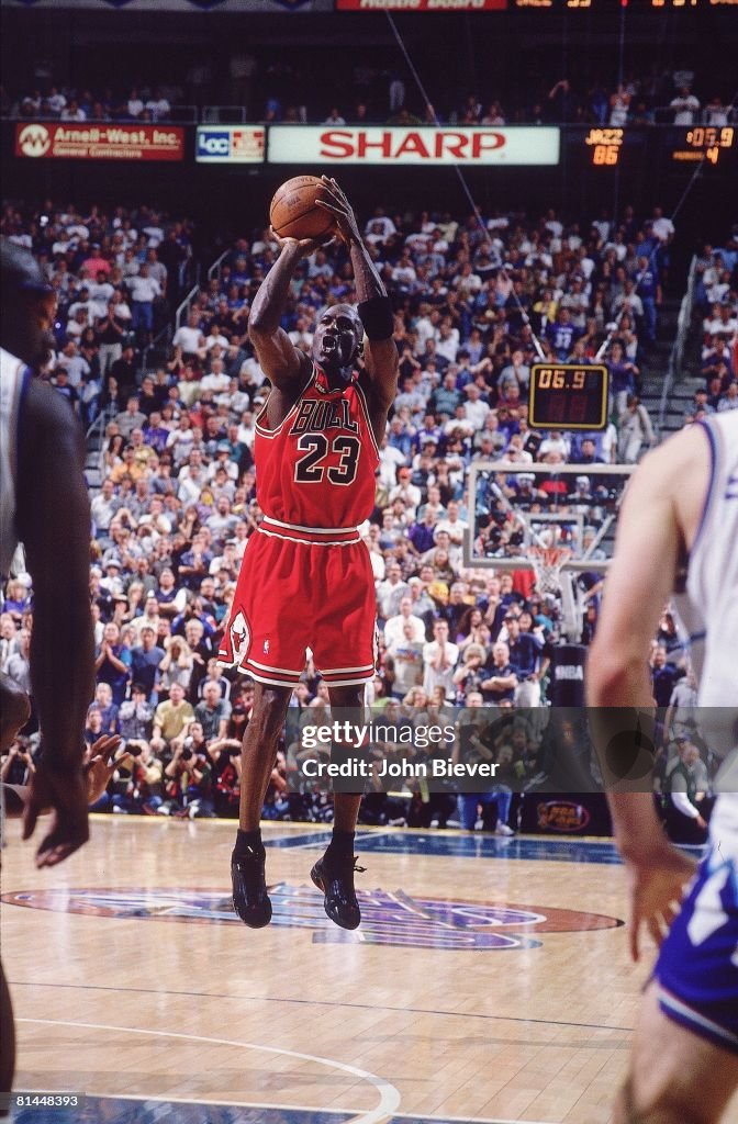 NBA Finals, Chicago Bulls Michael Jordan in action, making game News  Photo - Getty Images