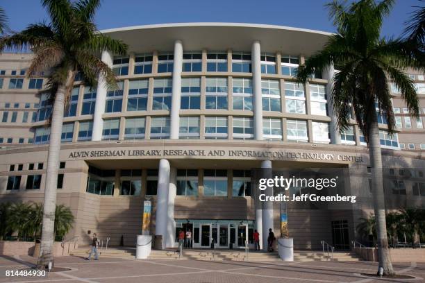Seu Library 352 Nova Southeastern University Campus Stock Photos, High-Res Pictures ...