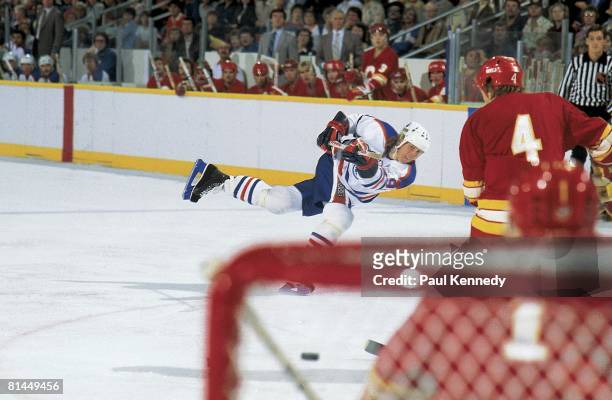 Hockey: Edmonton Oilers Wayne Gretzky in action vs Calgary Flames during preseason, Edmonton, CAN 9/1/1981--9/31/1981