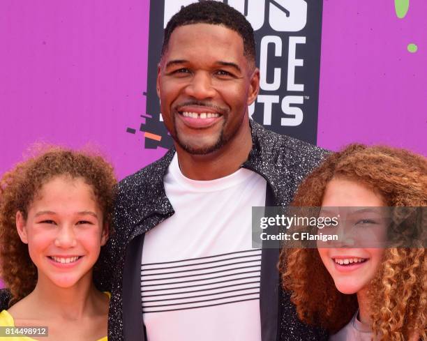 Personality Michael Strahan with Sophia Strahan and Isabella Strahan attend Nickelodeon Kids' Choice Sports Awards 2017 at Pauley Pavilion on July...