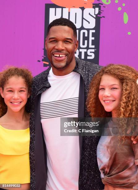 Personality Michael Strahan with Sophia Strahan and Isabella Strahan attend Nickelodeon Kids' Choice Sports Awards 2017 at Pauley Pavilion on July...