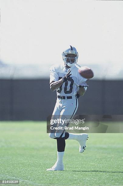 Football: Oakland Raiders Jerry Rice in action during mini camp, Oakland, CA 6/16/2001