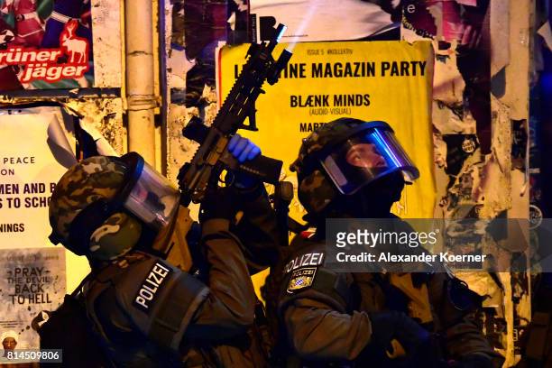 Police Members of a German SWAT from Bavaria hold a HK416 A5 machine gun towards an observed apartment complex, used by protesters from the left-wing...