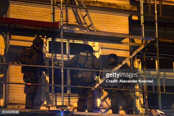 Police Members of a German SWAT from Bavaria hold a machine guns during a search of an apartment complex, used by protesters from the left-wing...