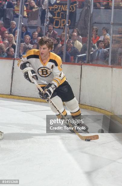 Hockey: Boston Bruins Bobby Orr in action vs Montreal Canadiens, Boston, MA 11/8/1973