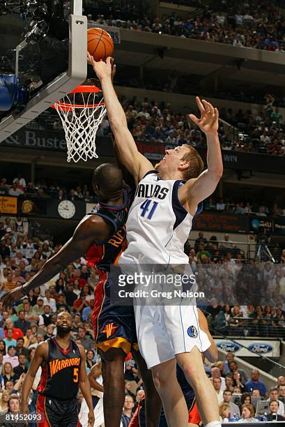 Basketball: NBA Playoffs, Dallas Mavericks Dirk Nowitzki in action, layup vs Golden State Warriors, Game 1, Dallas, TX 4/22/2007