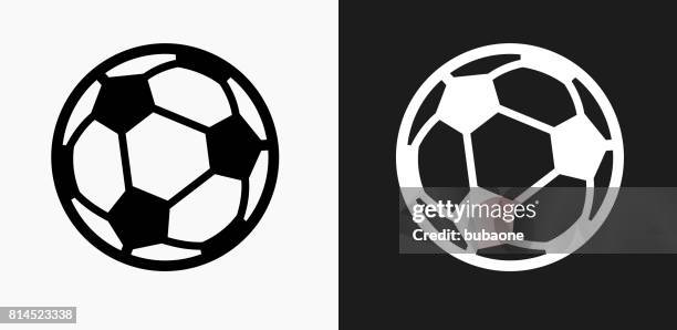 fußball-ball-ikone auf schwarz-weiß-vektor-hintergründe - fußball spielball stock-grafiken, -clipart, -cartoons und -symbole