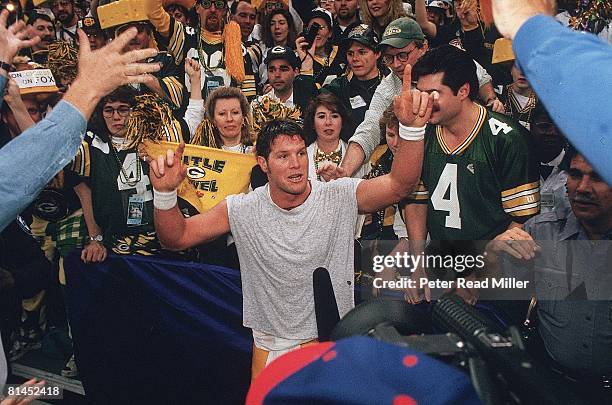 Football: Super Bowl XXXI, Green Bay Packers QB Brett Favre victorious with fans after winning game vs New England Patriots, New Orleans, LA 1/26/1997