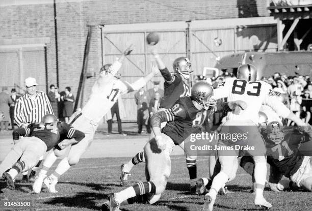 Coll, Football: Navy QB Roger Staubach in action vs Army, Philadelphia, PA 12/1/1962