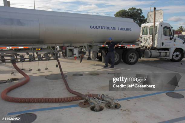 Fuel tank truck at the filling station in Liberty City.