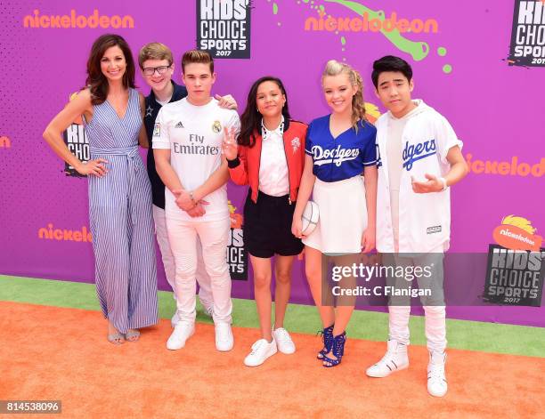 Actors Jama Williamson, Aidan Miner, Ricardo Hurtado, Breanna Yde, Jade Pettyjohn, and Lance Kim attend Nickelodeon Kids' Choice Sports Awards 2017...