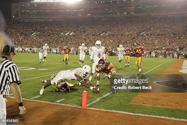 College Football: Rose Bowl, Texas QB Vince Young in action, diving and scoring touchdown during BCS Championship game vs USC, Pasadena, CA 1/4/2006