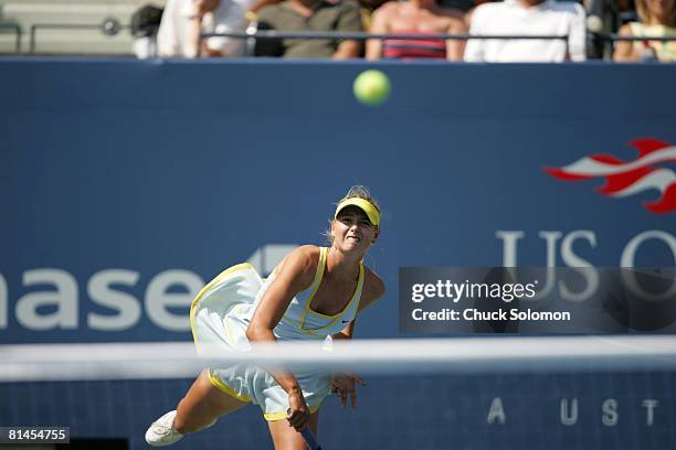 Tennis: US Open, RUS Maria Sharapova in action during 3rd round vs Germany Julia Schruff at National Tennis Center, Flushing, NY 9/2/2005