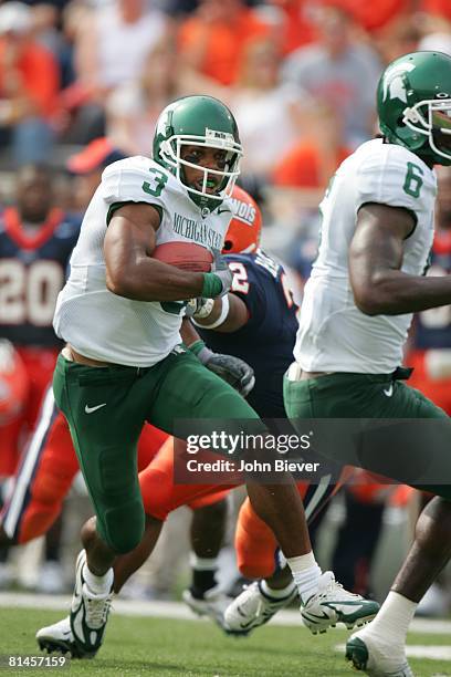 College Football: Michigan State Kyle Brown in action, rushing vs Illinois, Champaign, IL 9/24/2005