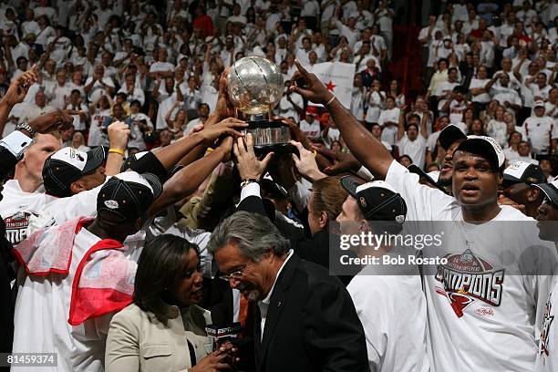 Basketball: NBA Playoffs, Miami Heat Antoine Walker and team victorious with trophy after winning Game 6 and clinching finals berth vs Detroit...