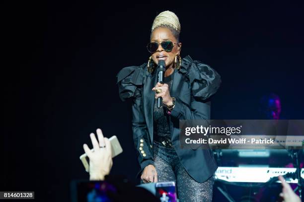 Mary J. Blige performs at L'Olympia on July 14, 2017 in Paris, France.