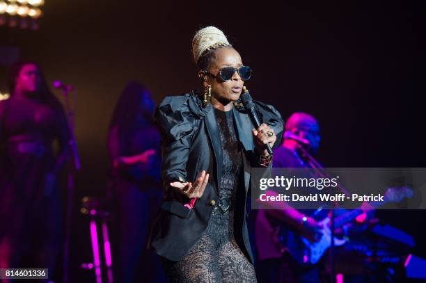 Mary J. Blige performs at L'Olympia on July 14, 2017 in Paris, France.