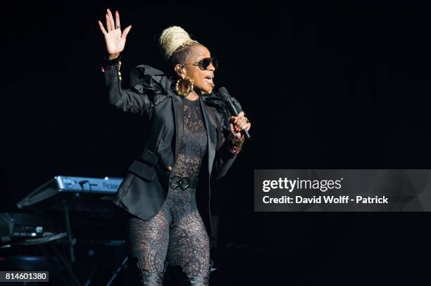 Mary J. Blige performs at L'Olympia on July 14, 2017 in Paris, France.