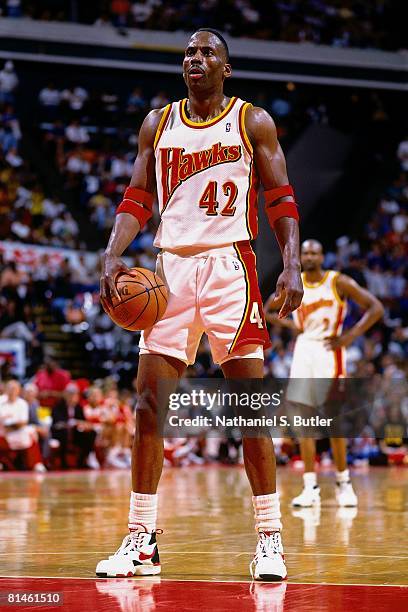 Kevin Willis of the Atlanta Hawks stands at the foul line against the Indiana Pacers in Game Two of the Eastern Conference Semifinals during the 1994...