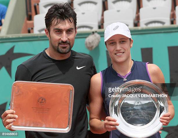 Slovak player Katarina Srebotnik and Serbian Nenad Zimonjic pose with their trophies after losing against US Bob Bryan and Belarus Victoria Azarenka...