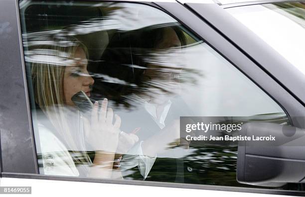 Musician Britney Spears leaves the Los Angeles County Superior Courthouse after a child custody hearing on May 6, 2008 in Los Angeles, California.