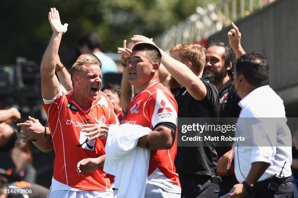 Riaan Viljoen of the Sunwolves celebrates with team mates during the Super Rugby match between the Sunwolves and the Blues at Prince Chichibu Stadium...