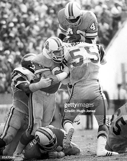 Philadelphia Eagles linebacker Frank LeMaster stacks up Buccaneers running back Jerry Eckwood cold during the Eagles 24-17 loss to the Tampa Bay...