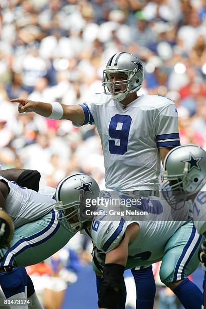 Football: Dallas Cowboys QB Tony Romo calling signals before snap during game vs St, Louis Rams, Irving, TX 9/30/2007