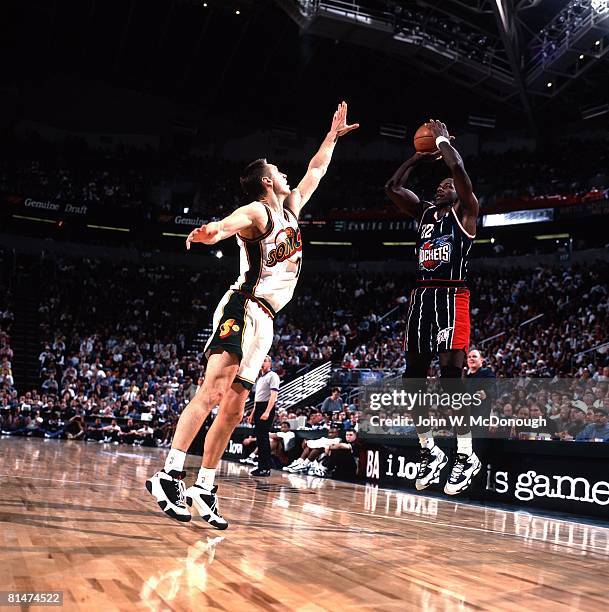 1996 Rockets 21 1996 Nba Playoffs Sonics Rockets Stock Photos, High-Res Pictures ...