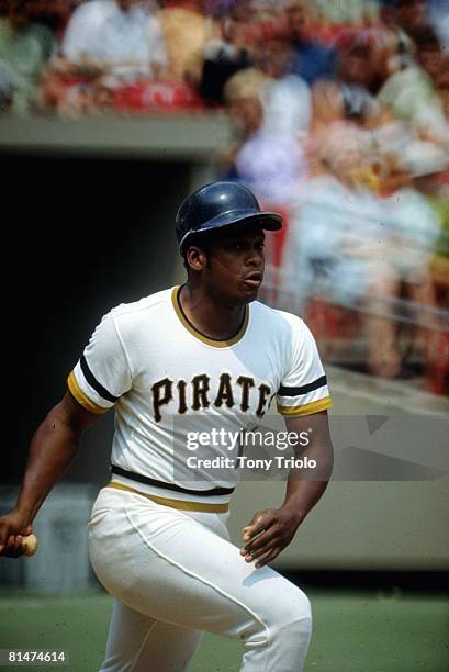 Baseball: Pittsburgh Pirates Al Oliver in action, at bat vs Houston Astros, Pittsburgh, PA 7/26/1970