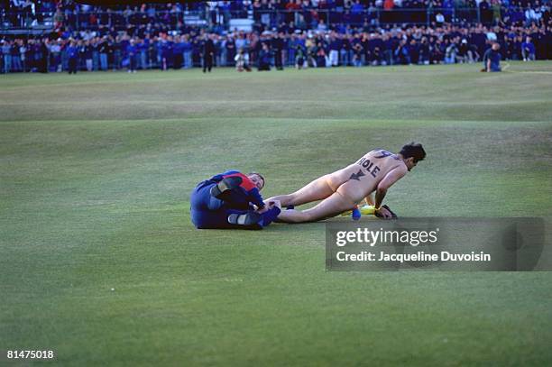 Golf: British Open, Male streaker Mark Roberts getting tackled by police officer on green during Sunday play, St, Andrews, GBR 7/23/1995