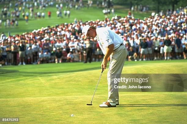 Golf: US Open, Ernie Els in action, putt on Sunday at Oakmont CC, Oakmont, PA 6/19/1994