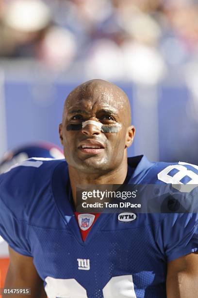 Football: Closeup of New York Giants Amani Toomer on sidelines during game vs Washington Redskins, East Rutherford, NJ