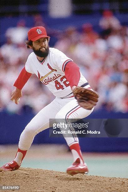 Baseball: St, Louis Cardinals Bruce Sutter in action, pitching vs Atlanta Braves, St, Louis, MO 5/22/1983