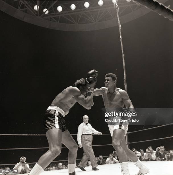 Boxing: World Heavyweight Title, Muhammad Ali in action, throwing punch vs Cleveland Williams at Astrodome, Houston, TX