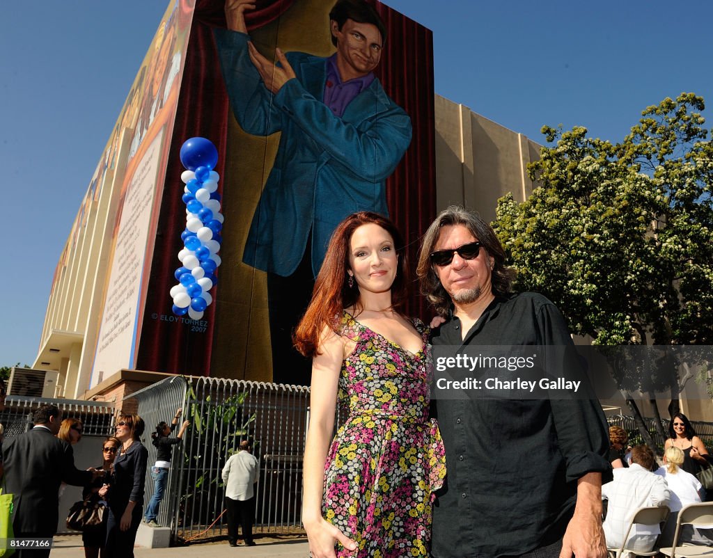 John Ritter Tribute Actress Amy Yasbeck Ritter, widow of actor John Ritter, and muralist ...