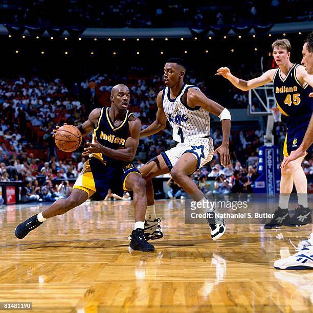 Haywoode Workman of the Indiana Pacers drives to the basket against Anfernee "Penny" Hardaway of the Orlando Magic in Game One of the Eastern...