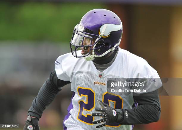 Madieu Williams of the Minnesota Vikings runs during a defensive drill during a mini camp session at Winter Park, June 6, 2008 in Eden Prairie,...