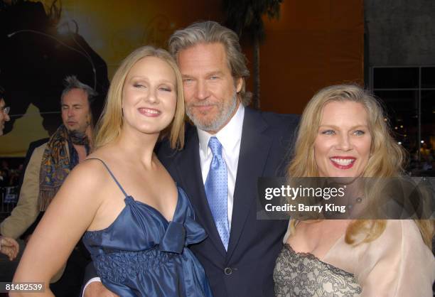 Actor Jeff Bridges with daughter Isabelle Bridges and his wife Susan Bridges arrive to the "Iron Man" premiere at Grauman's Chinese Theatre on April...