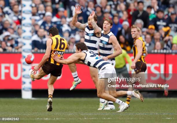 Isaac Smith of the Hawks misses a shot on goal to win the game with 5 seconds on the clock during the 2017 AFL round 17 match between the Geelong...