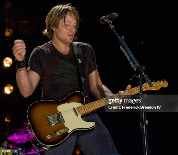 Keith Urban performs at the VAULT Concert Stages during the 2008 CMA Music Festival on June 6, 2008 at LP Field in Nashville, Tennessee.