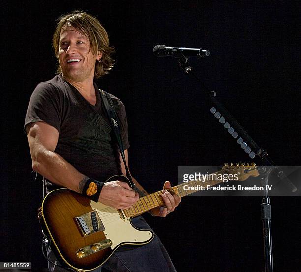 Keith Urban performs at the VAULT Concert Stages during the 2008 CMA Music Festival on June 6, 2008 at LP Field in Nashville, Tennessee.