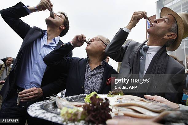 Dutch politician of the People's Party for Freedom and Democracy Mark Rutte , celebrity cook Joop Braakhekke and Dutch Minister of Education, Culture...