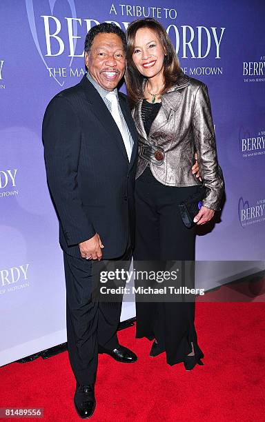 Singer Marilyn McCoo arrives with husband Billy Davis Jr. At the Heart Foundation's honoring of Berry Gordy with the Steven S. Cohen Humanitarian...